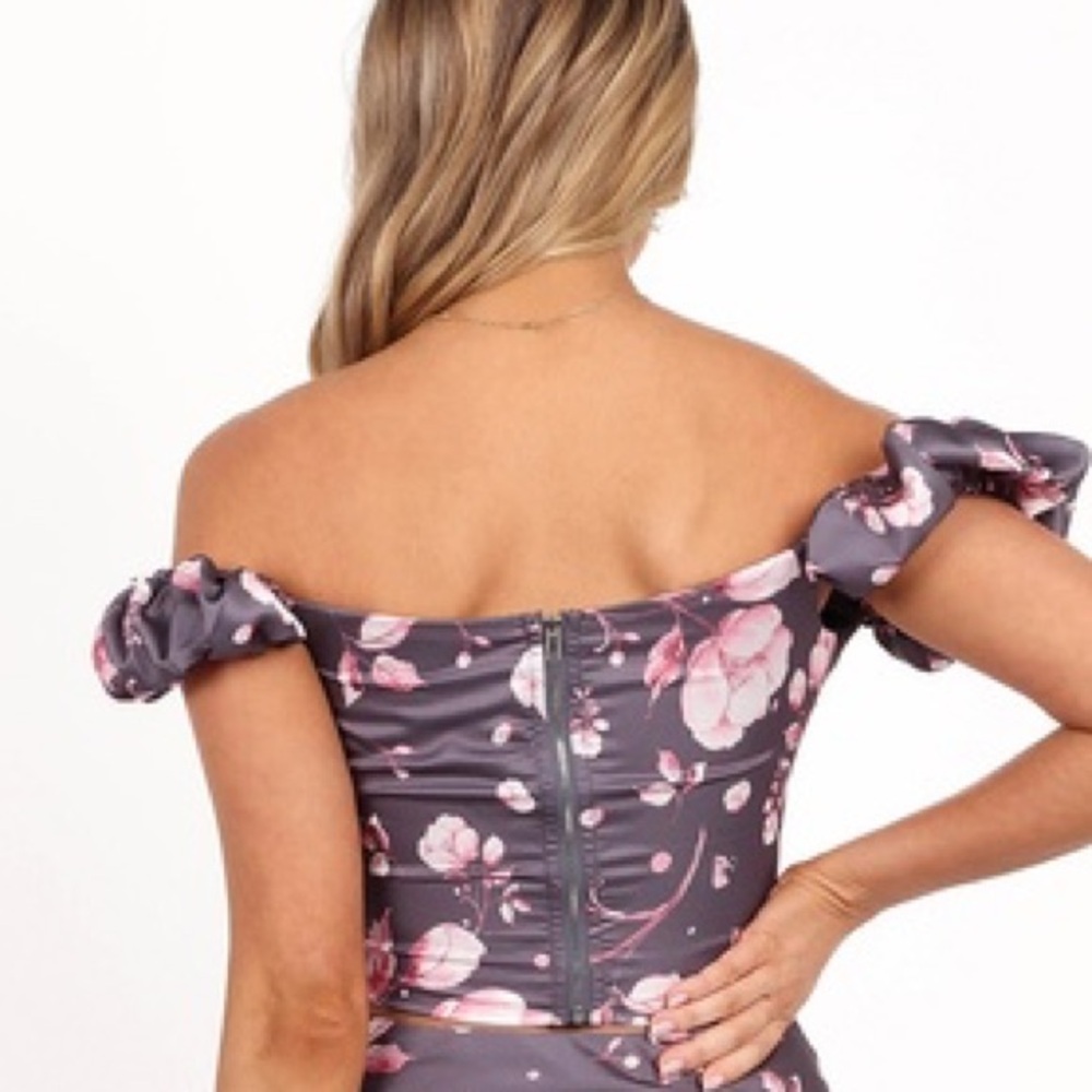 Petal & Pup Arabella Floral Crop Top Size Small Gray Pink - Picture 4 of 12